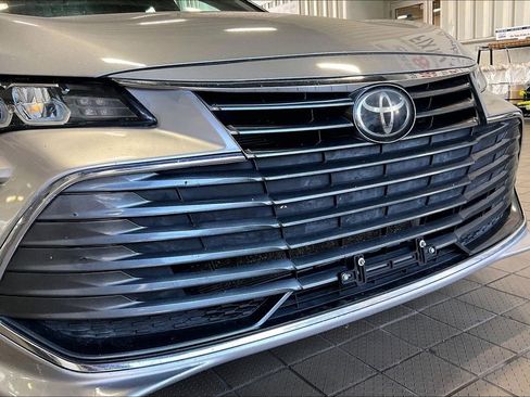 Used 2021 Toyota Avalon XLE FWD image 25