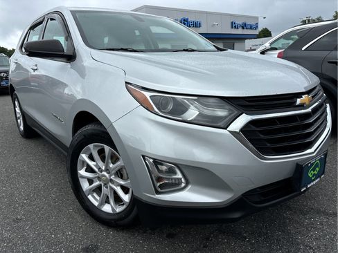 Certified 2018 Chevrolet Equinox LS FWD image 3