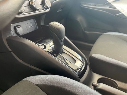 Used 2025 Nissan Versa SV image 41