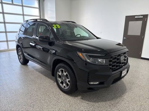 Used 2023 Honda Passport TrailSport image 3