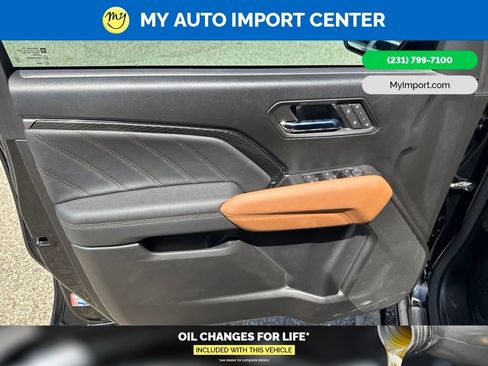 Used 2025 GMC Canyon AT4 w/ AT4 Premium Package AWD/4WD image 10