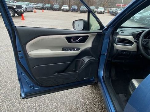 Certified 2025 Subaru Forester Limited AWD/4WD image 17