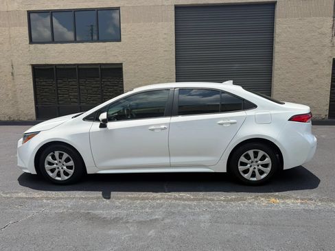 Used 2024 Toyota Corolla LE FWD image 3