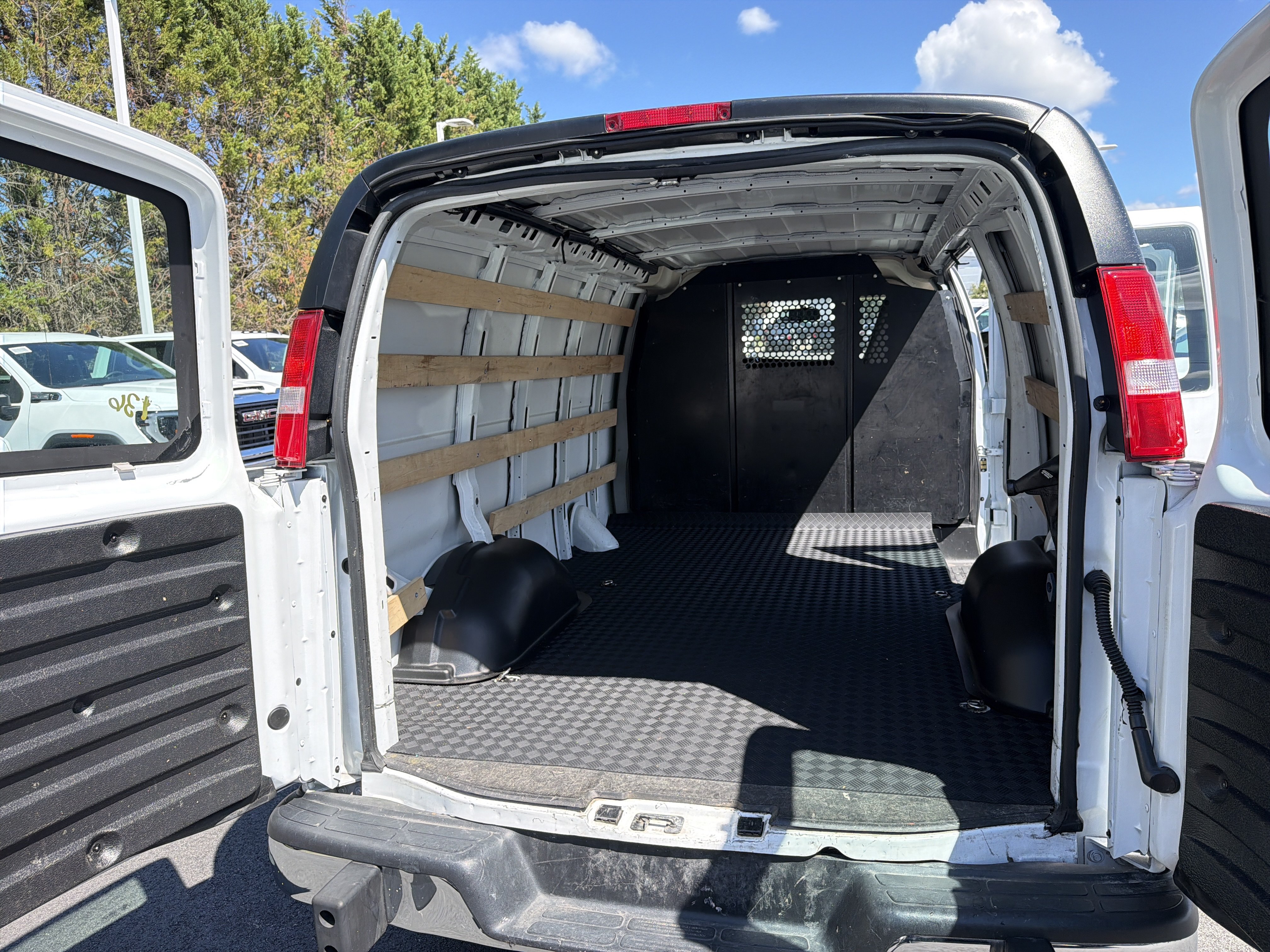 Used 2025 Chevrolet Express 2500 w/ Driver Convenience Package RWD image 32