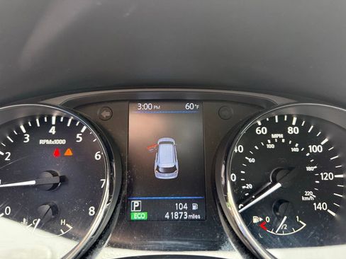 Used 2020 Nissan Rogue SV FWD image 13