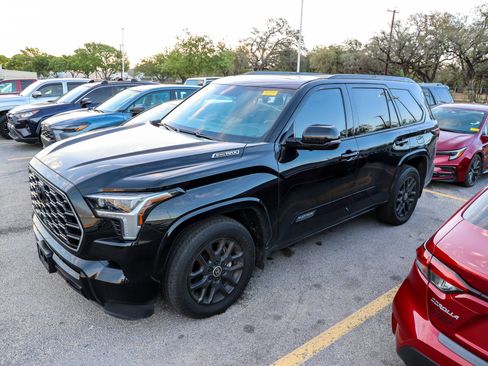 Used 2024 Toyota Sequoia Platinum image 3