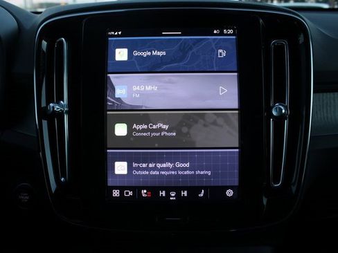 Used 2025 Volvo XC40 B5 Plus image 16