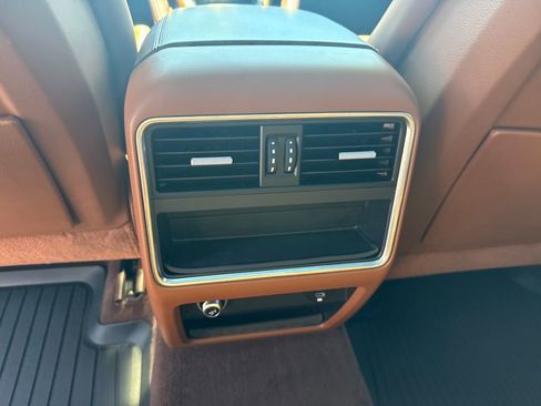 Used 2023 Porsche Cayenne AWD/4WD image 28