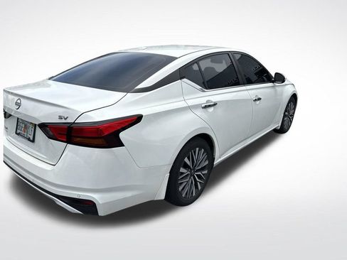 Certified 2024 Nissan Altima 2.5 SV w/ SV Premium Package FWD image 5