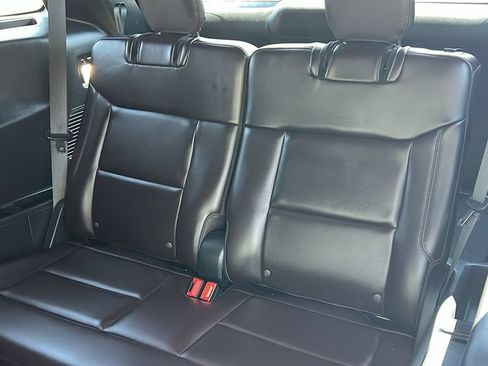 Certified 2025 Ford Explorer Platinum RWD image 11