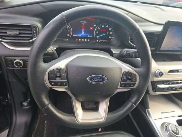 Used 2024 Ford Explorer XLT w/ Equipment Group 202A AWD/4WD image 7