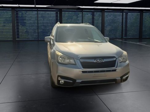 Used 2017 Subaru Forester 2.5i Limited w/ Popular Package #2 image 3