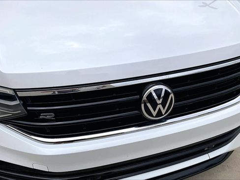 Used 2022 Volkswagen Tiguan SE R-Line FWD image 28