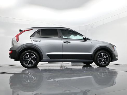 New 2025 Kia Niro EX image 40