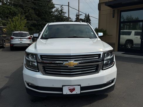 Used 2018 Chevrolet Suburban Premier RWD image 2