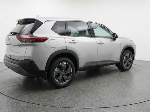 Used 2025 Nissan Rogue SV FWD image 9