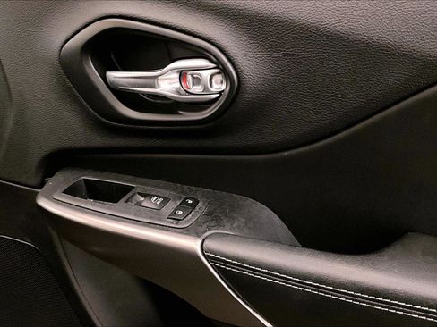 Used 2021 Jeep Cherokee Latitude Lux w/ Sun & Sound Group image 24