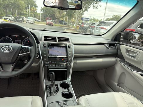 Used 2017 Toyota Camry XLE w/ Moonroof Package FWD image 31