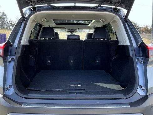 Used 2023 Nissan Rogue SV w/ SV Premium B Package image 22