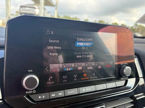 Used 2024 Nissan Pathfinder SV image 19