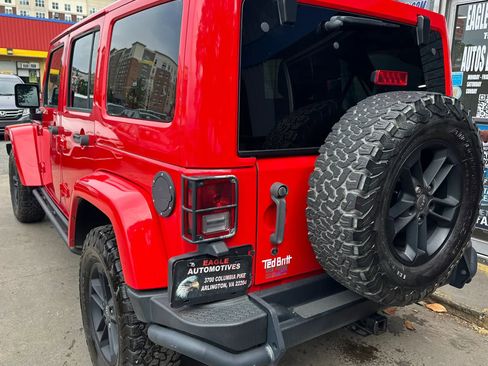 Used 2017 Jeep Wrangler Unlimited Sahara AWD/4WD image 5