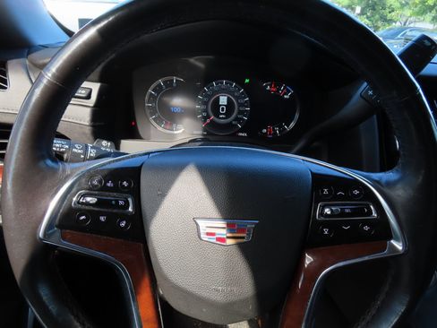 Used 2020 Cadillac Escalade ESV Premium Luxury image 17