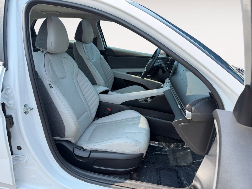 Used 2021 Hyundai Elantra Limited FWD image 25