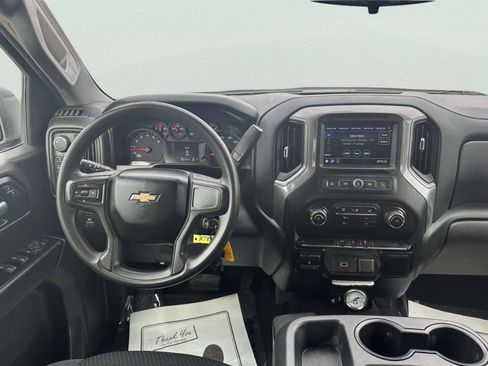 Used 2019 Chevrolet Silverado 1500 Custom w/ Custom Convenience Package AWD/4WD image 17