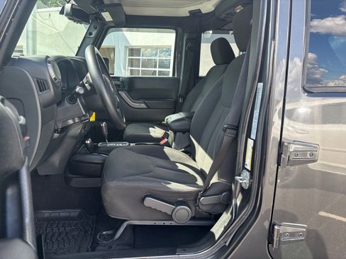 Used 2018 Jeep Wrangler Unlimited Sport S image 12