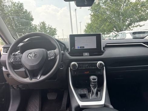 Used 2025 Toyota RAV4 XLE AWD/4WD image 23