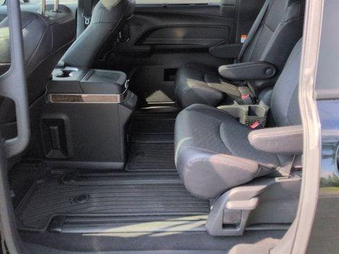 Used 2026 Toyota Sienna Platinum AWD/4WD image 17