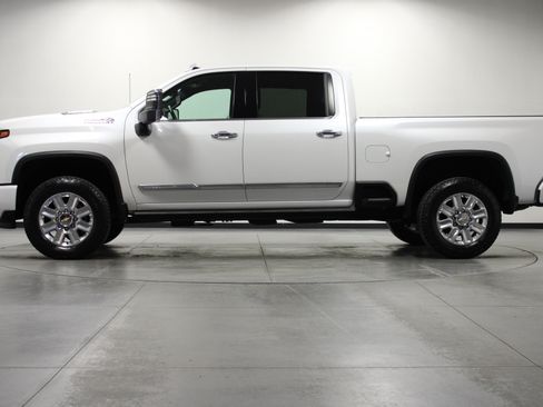 Used 2024 Chevrolet Silverado 3500 High Country w/ Technology Package AWD/4WD image 7