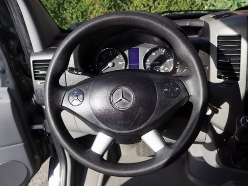 Used 2018 Mercedes-Benz Sprinter 2500 image 24