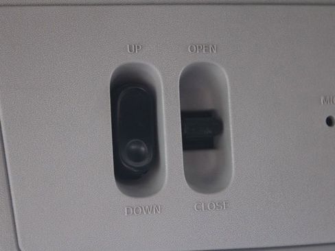 Used 2013 Nissan Titan SL w/ Moonroof Pkg image 28