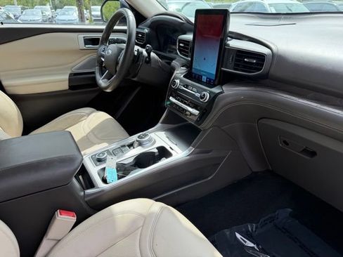 Used 2020 Ford Explorer Platinum w/ Premium Technology Package AWD/4WD image 11