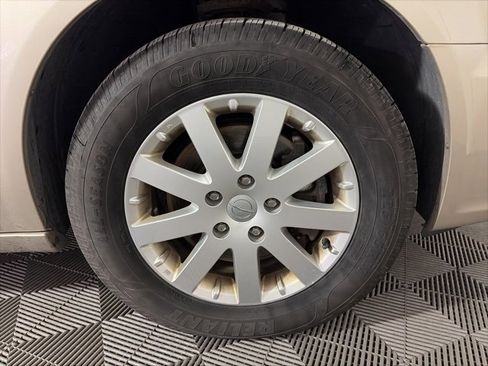 Used 2013 Chrysler Town & Country Touring image 43