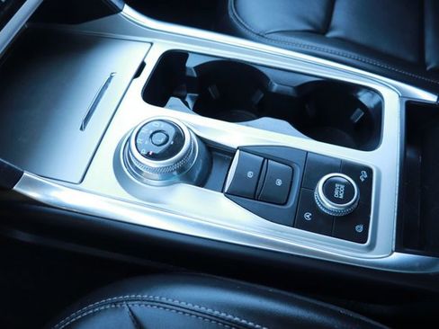 Used 2024 Ford Explorer XLT w/ Equipment Group 202A image 14