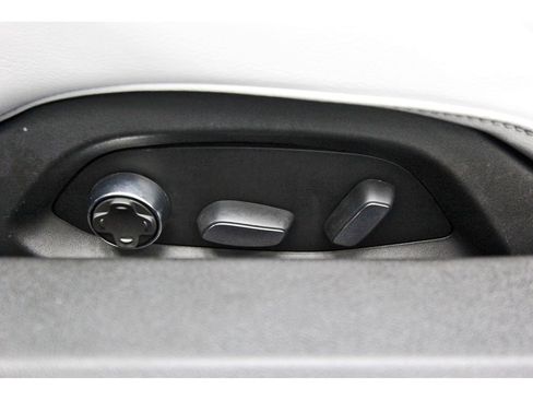 Used 2023 Chevrolet Corvette Stingray Premium Conv w/ Z51 Performance Package image 25