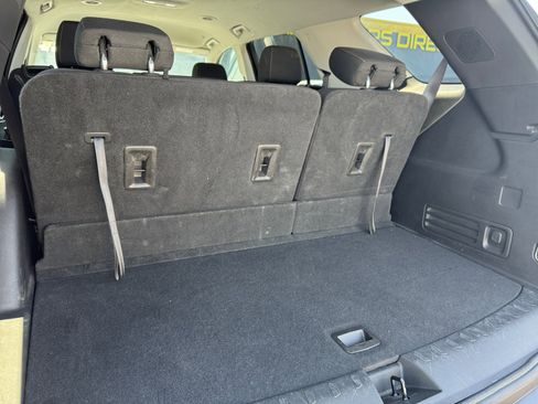 Used 2021 Chevrolet Traverse LS FWD image 23