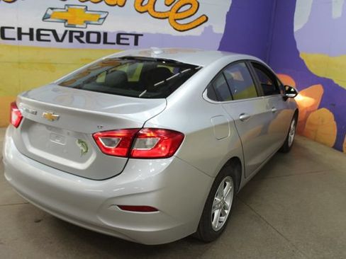 Used 2018 Chevrolet Cruze LT w/ LT Convenience Package FWD image 8