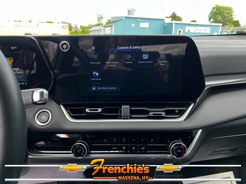 Used 2025 Chevrolet Equinox LT AWD/4WD image 17