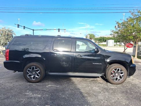 Used 2010 GMC Yukon XL SLT AWD/4WD image 2