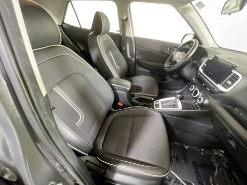 Used 2024 Hyundai Venue Limited FWD image 27