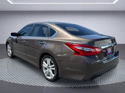 Used 2016 Nissan Altima 2.5 S w/ Interior Lighting Package FWD image 4