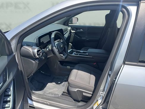 Used 2026 Chevrolet Equinox LT FWD image 9