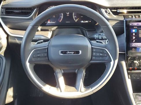 Used 2024 Jeep Grand Cherokee Limited image 34