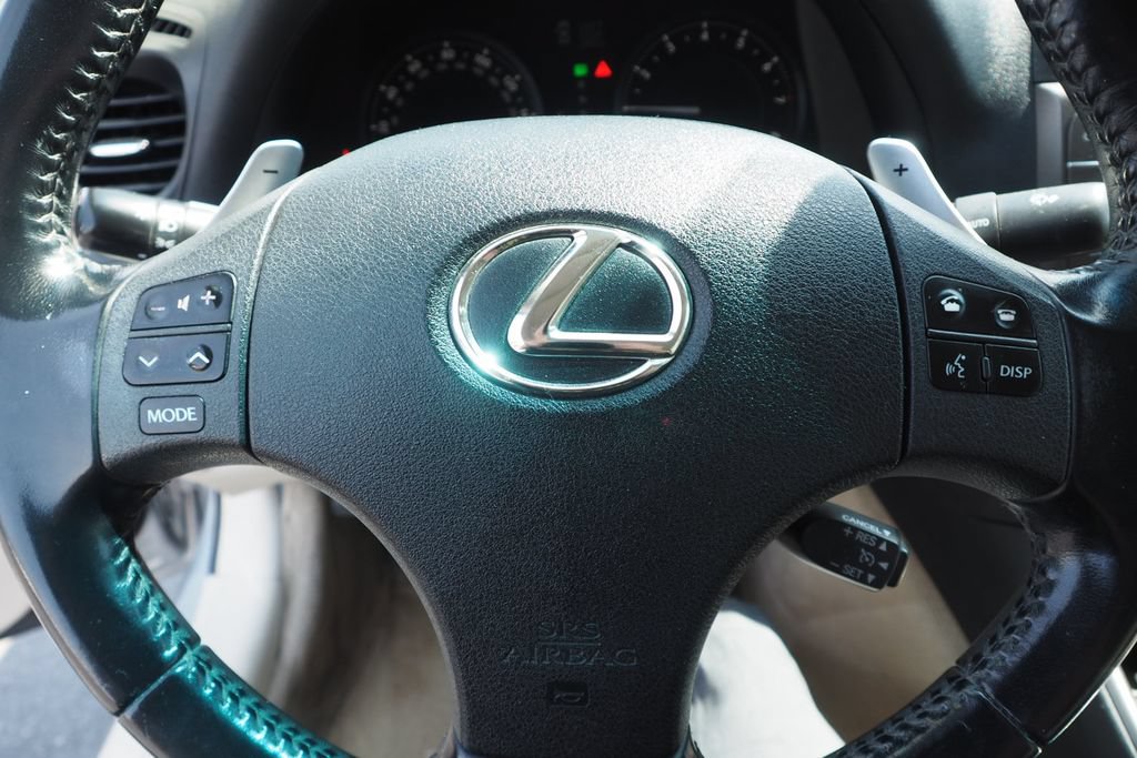 Used 2010 Lexus IS 250C w/ Luxury Pkg RWD image 27