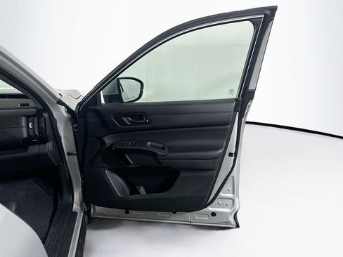 Used 2025 Nissan Pathfinder SV FWD image 35