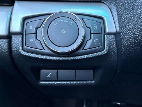 Used 2017 Ford Explorer XLT w/ Equipment Group 202A AWD/4WD image 19