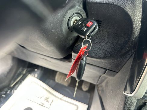 Used 2018 Toyota Corolla SE image 34